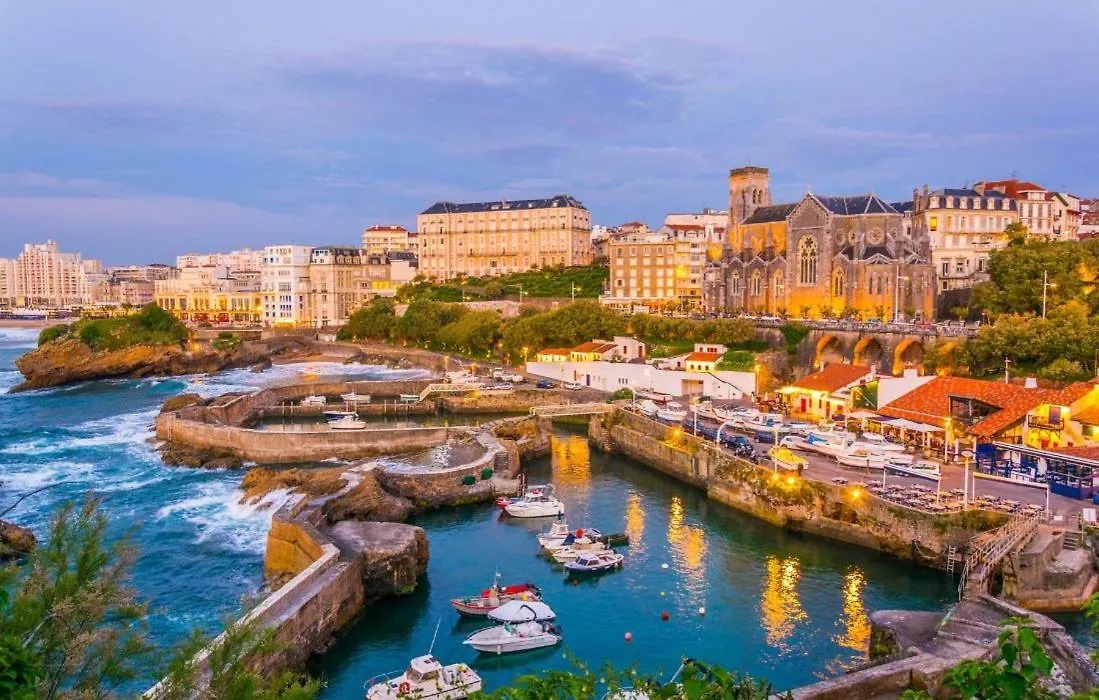Biarritz Center Appartment, Beach & Golf Walking Tour 0*,